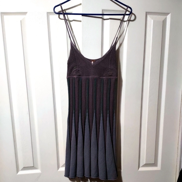 Free People Women' Sweater Dress Mauve Knit Spaghetti Silk Blend Mini. Small. - Picture 9 of 9